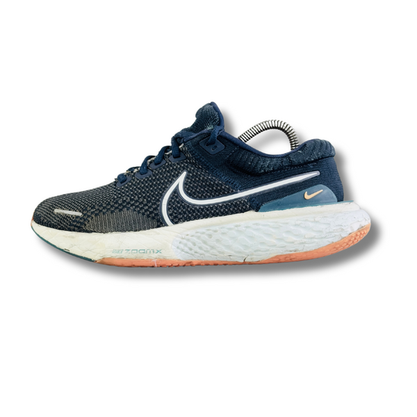 NIKE ZOOM X INVINCIBLE