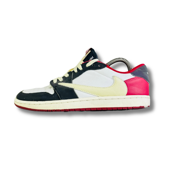 NIKE AJ 1 X TRAVIS SCOTT