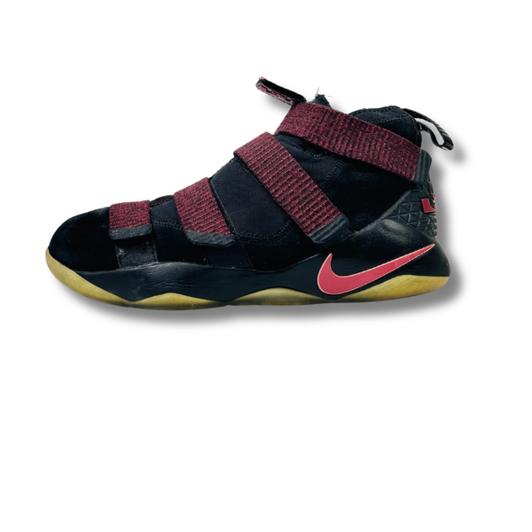 NIKE LEBRON SOLDIER 11