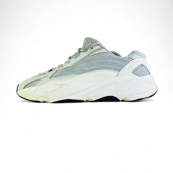 ADIDAS YEEZY BOOST 700 V2
